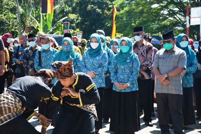 Penyambutan tim penilai lomba Gerakan PKK Provinsi Sumatera Barat di Nagari Canduang Koto Laweh Kecamatan Canduang, Kabupaten Agam